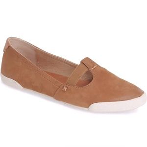 FRYE Melanie T-Straps in Camel